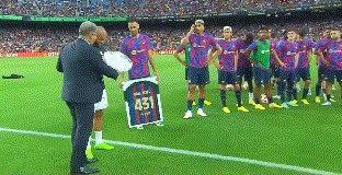 柠檬直播-【甘伯杯】莱万处子球+2助 佩德里2射1传 巴萨6比0