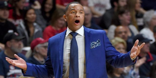 柠檬直播体育-绿军大转折背后：乌多卡展现才华 坚持传统双塔