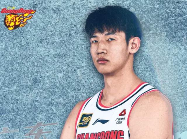 柠檬体育直播-上海半场险胜广东!弗格+洛夫顿轰32分,萨姆纳+3小将齐爆死顶!|黄明依|王洪|杨溢|奎因|球员_新浪体育_新浪新闻