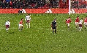 1641857261080014264.gif 【足总杯】两后腰连线破门 门楣+VAR相助 曼联晋级