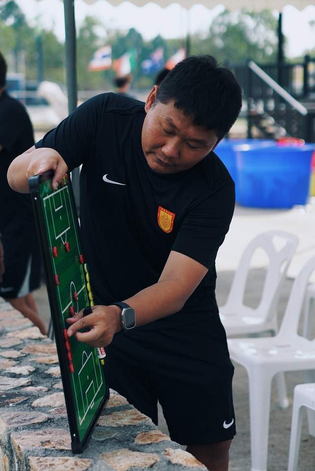 柠檬体育直播-中超16强巡礼·重庆铜梁龙：中超最嫩主帅，带最年轻的队